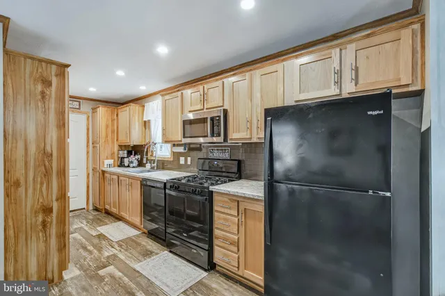 $215,000 | 32 Bayshore Mobile Manor, Keyport, NJ 07735