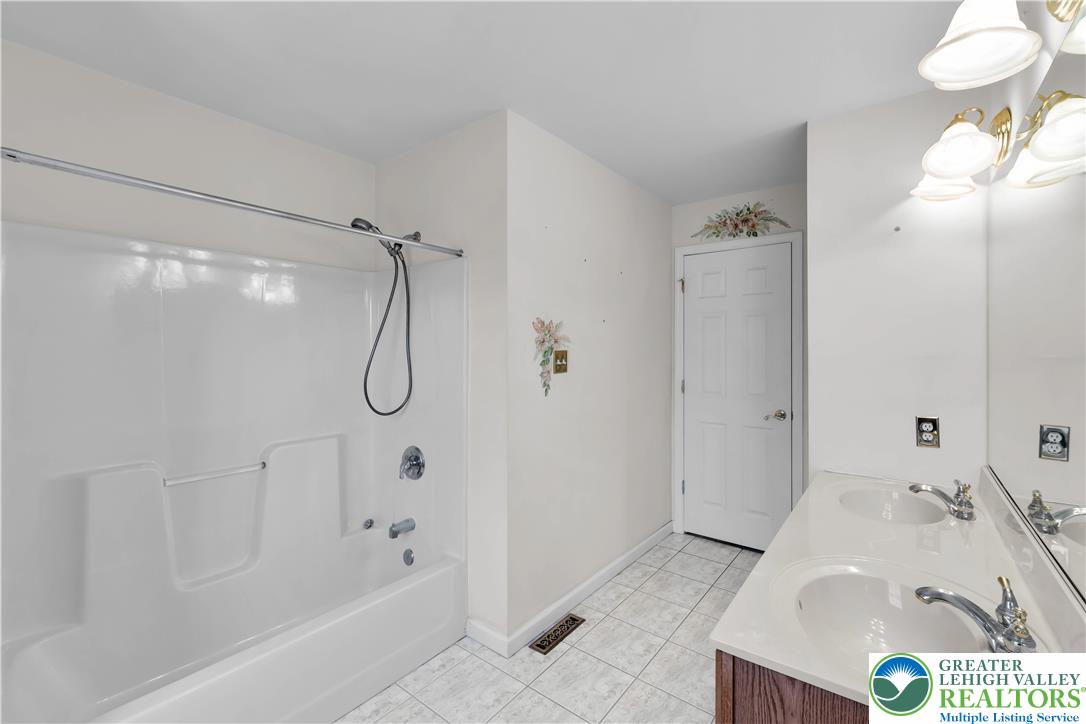 1465 Deer Path Road Easton, PA 18040 - Photo 22 of 34