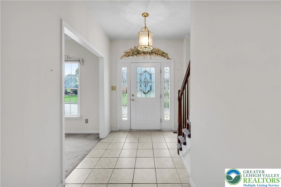 1465 Deer Path Road Easton, PA 18040 - Photo 5 of 34