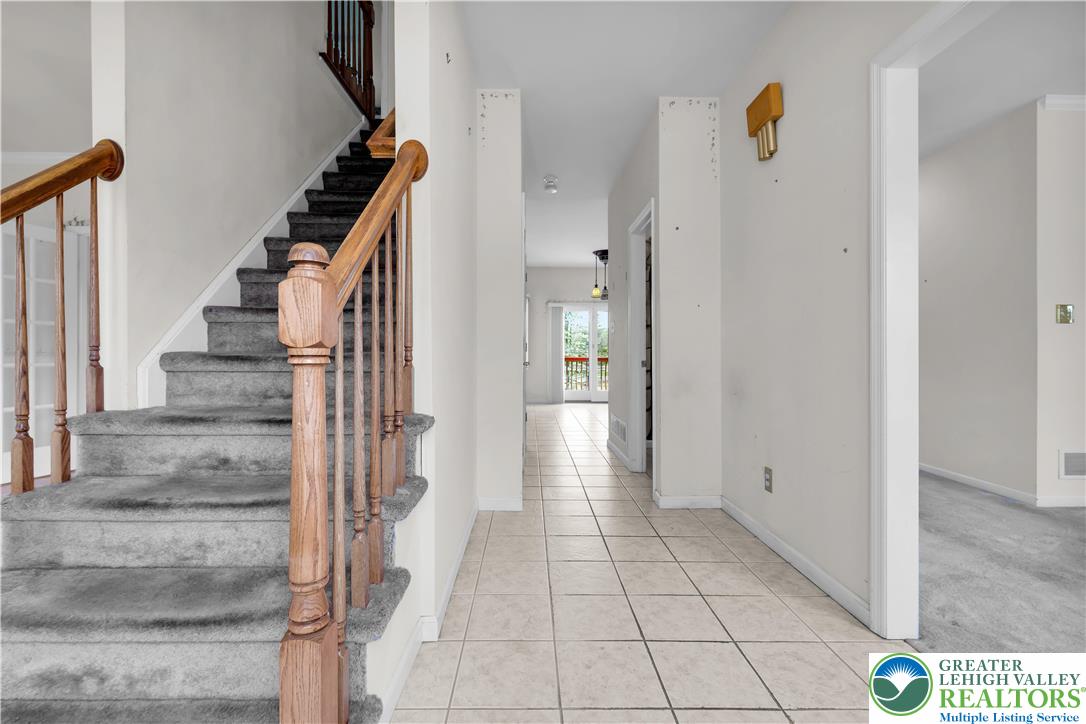 1465 Deer Path Road Easton, PA 18040 - Photo 6 of 34