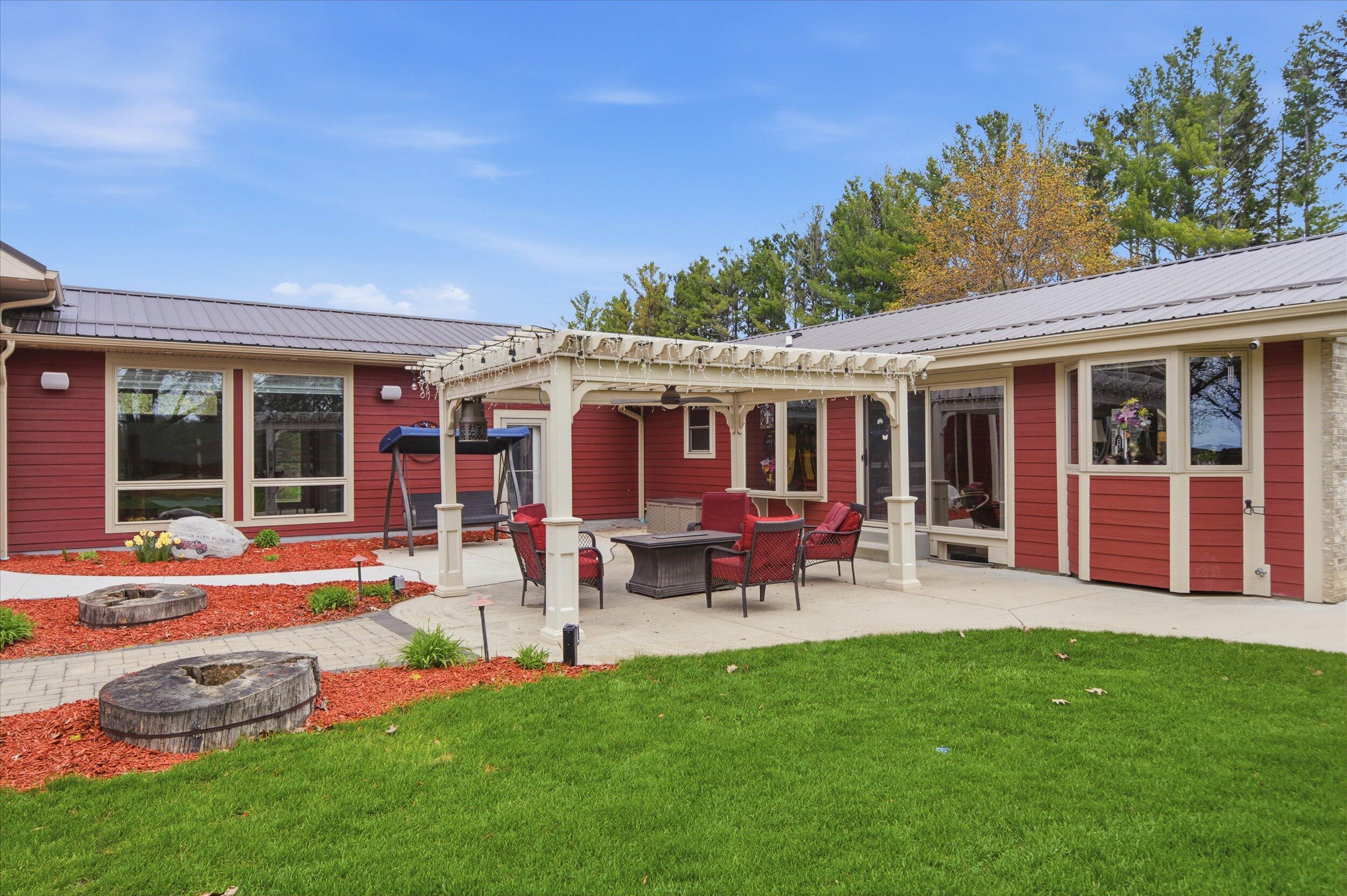 890 County Highway Kewaskum, WI 53040 - Photo 27 of 40 Patio with pergola