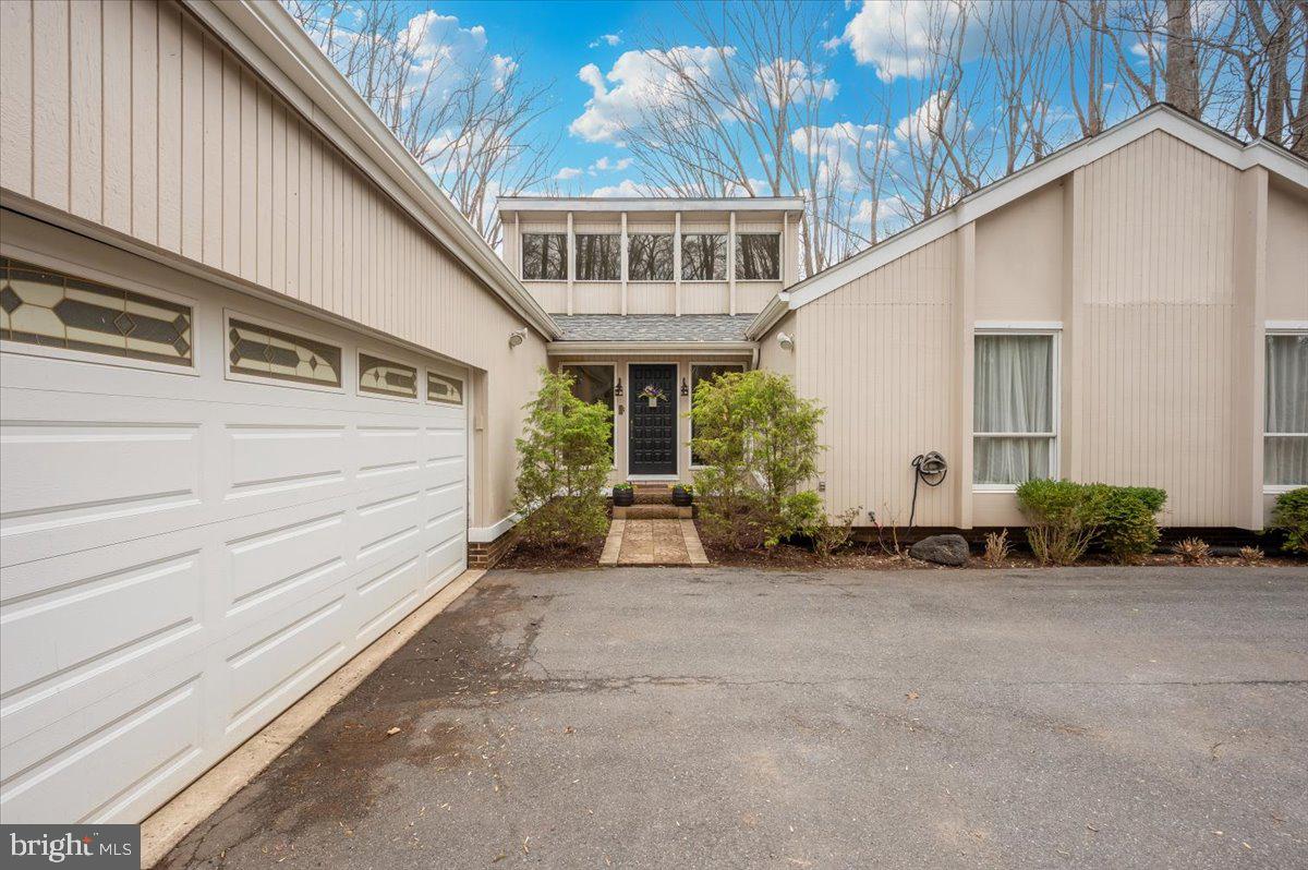 10101 Lloyd Road Potomac, MD 20854 - Photo 2 of 65