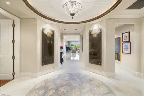 $4,000,000 | 1400 Gulf Shore Boulevard North, Unit 201, Naples, FL 34102