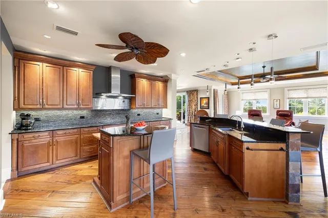 $4,750,000 | 1400 Gulf Shore Boulevard North, Unit 201, Naples, FL 34102