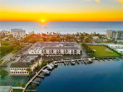 $4,400,000 | 1400 Gulf Shore Boulevard North, Unit 201, Naples, FL 34102