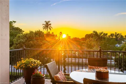 $3,750,000 | 1400 Gulf Shore Boulevard North, Unit 201, Naples, FL 34102