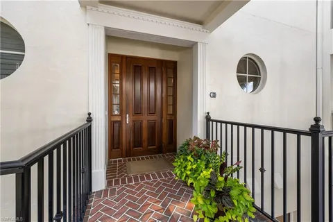 $3,750,000 | 1400 Gulf Shore Boulevard North, Unit 201, Naples, FL 34102