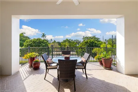 $4,000,000 | 1400 Gulf Shore Boulevard North, Unit 201, Naples, FL 34102