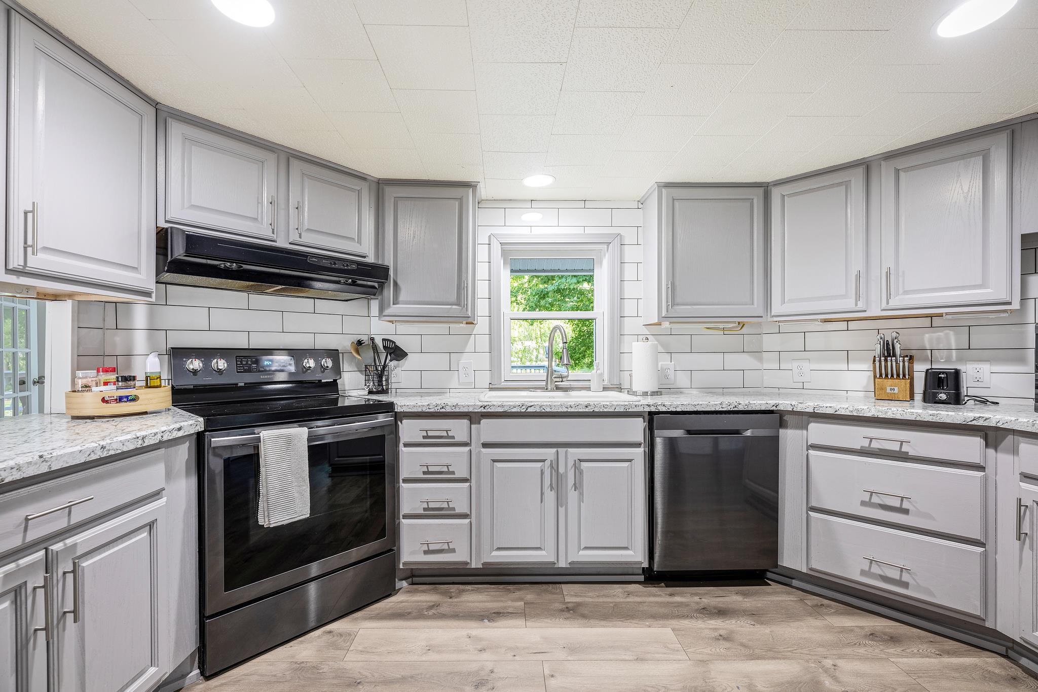 1281 River Road Beulah, MI 49617 - Photo 17 of 38 Gallery Image 17