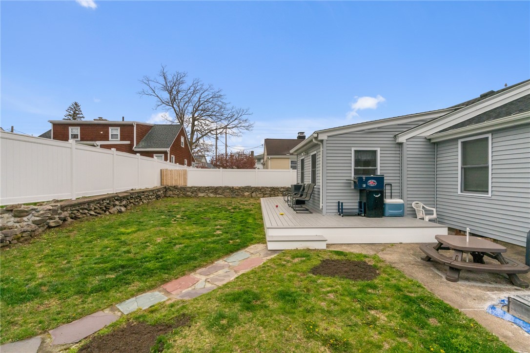 76 Seba Kent Road Pawtucket, RI 02861 - Photo 6 of 32 Gallery Image 6