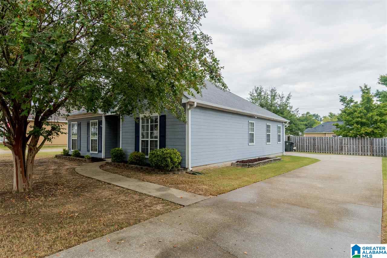 184 Stonebridge Circle Pelham, AL 35124 - Photo 2 of 34