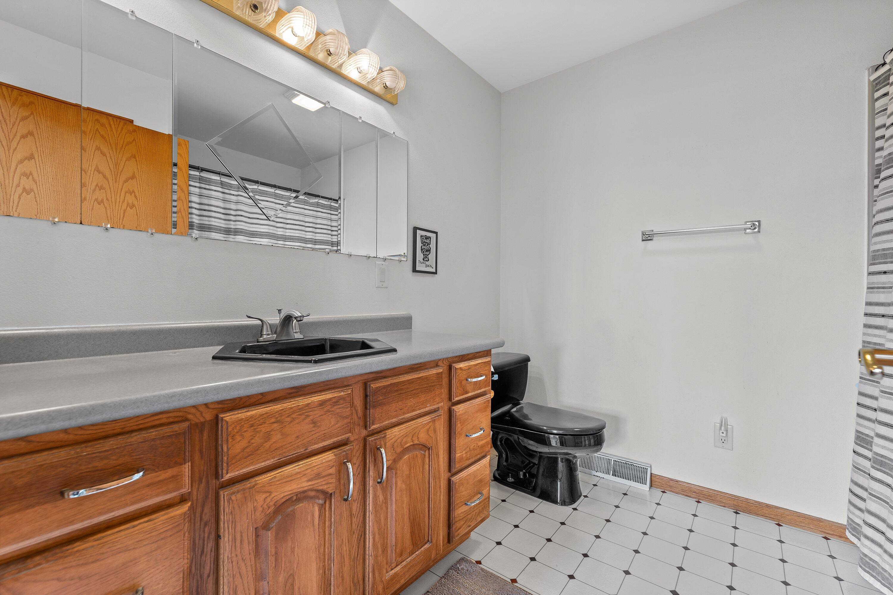 7293 Aurora Road West Bend, WI 53090 - Photo 23 of 95 2nd full bath main