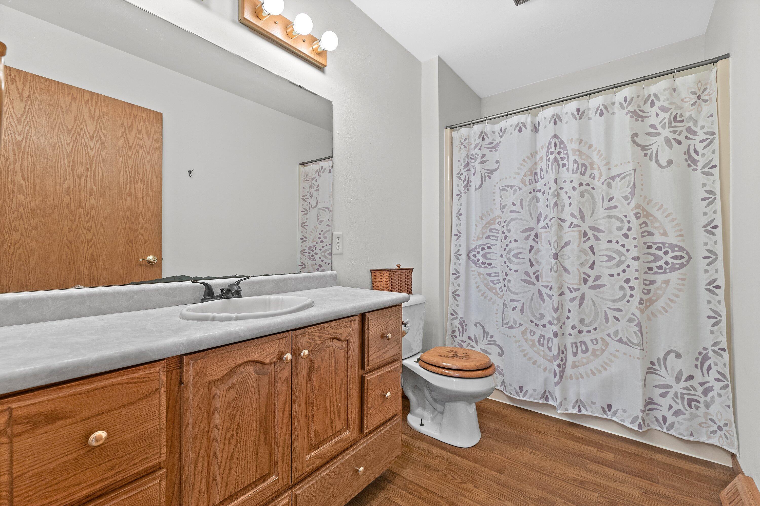 7293 Aurora Road West Bend, WI 53090 - Photo 36 of 95 full bath, shower over tub