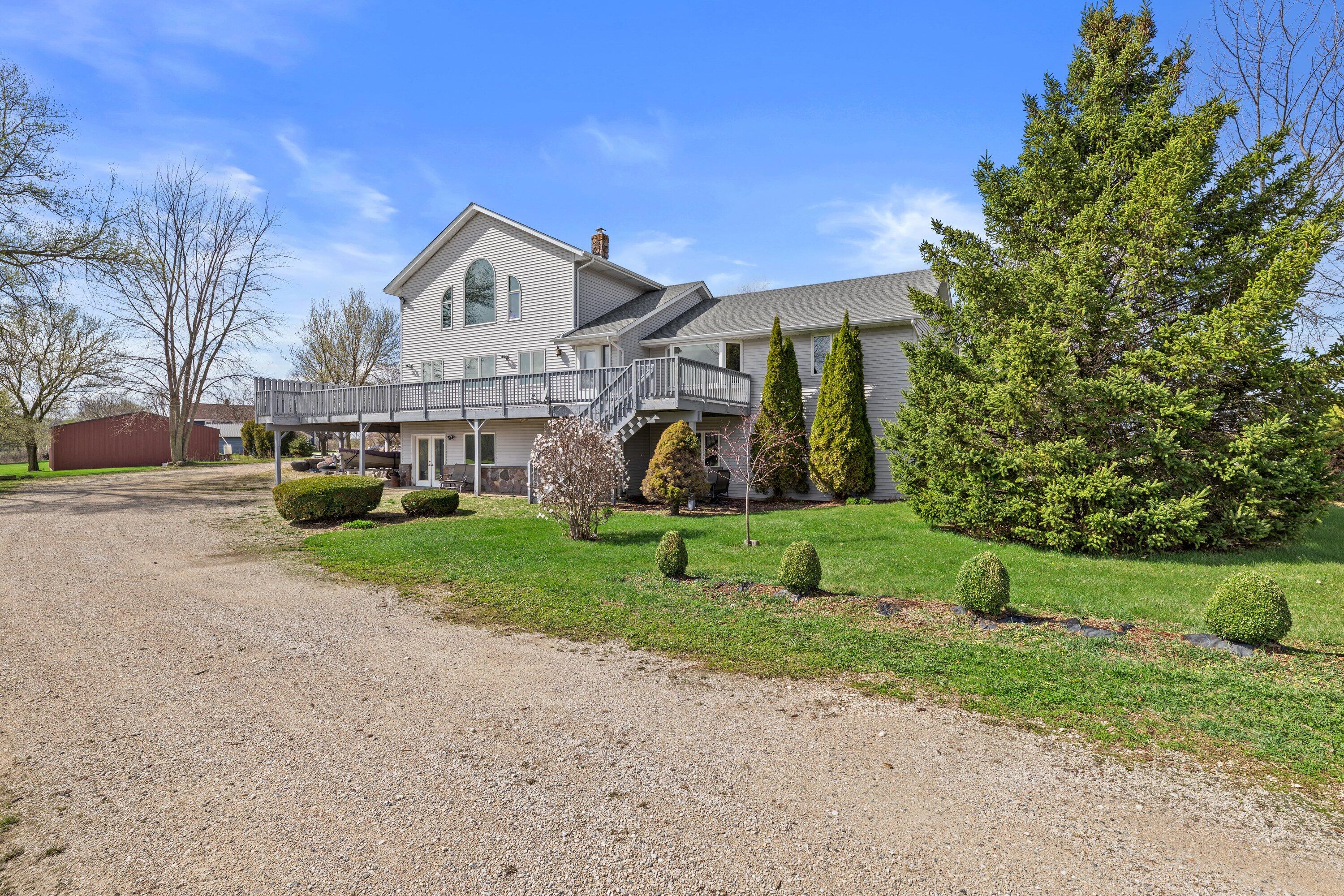 7293 Aurora Road West Bend, WI 53090 - Photo 87 of 95 beautiful landscaping