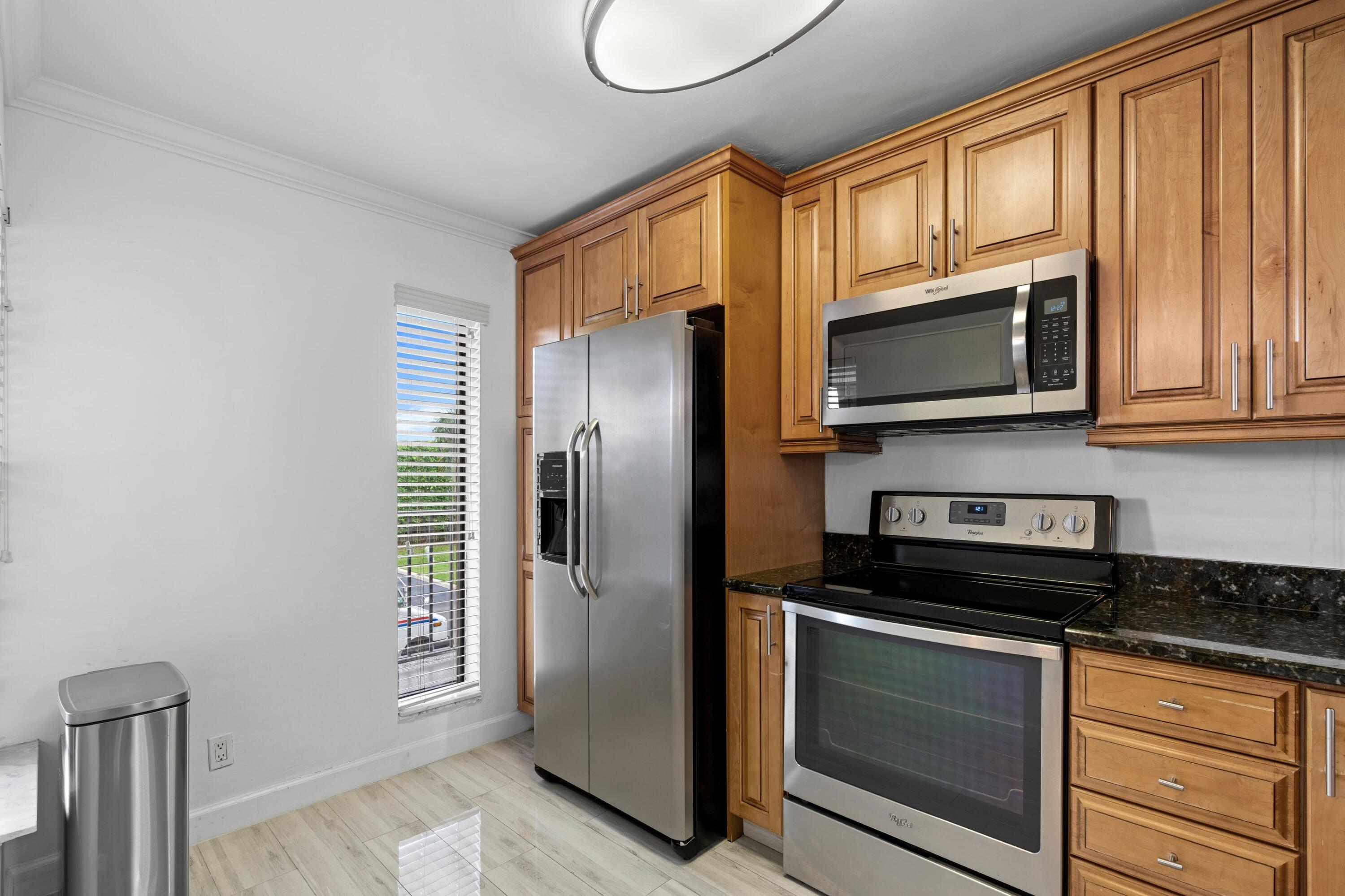 16 Royal Palm Way, Unit 2050 Boca Raton, FL 33432 - Photo 11 of 39 Kitchen