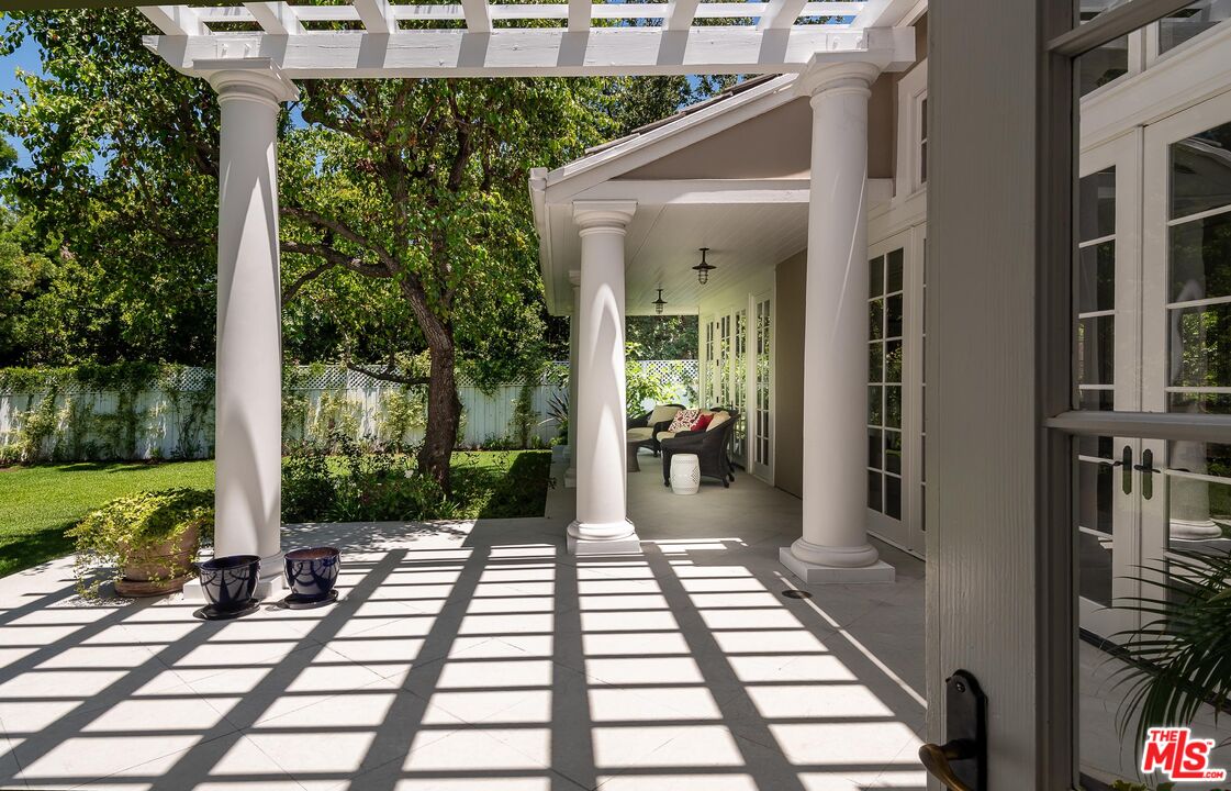 17417 Rancho Street Encino, CA 91316 - Photo 36 of 49