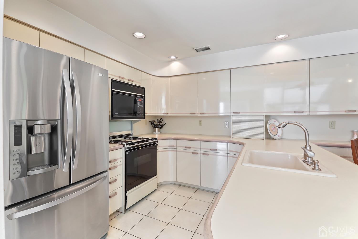 88C Winthrop Road, Unit D Monroe Township, NJ 08831 - Photo 14 of 29 Gallery Image 14
