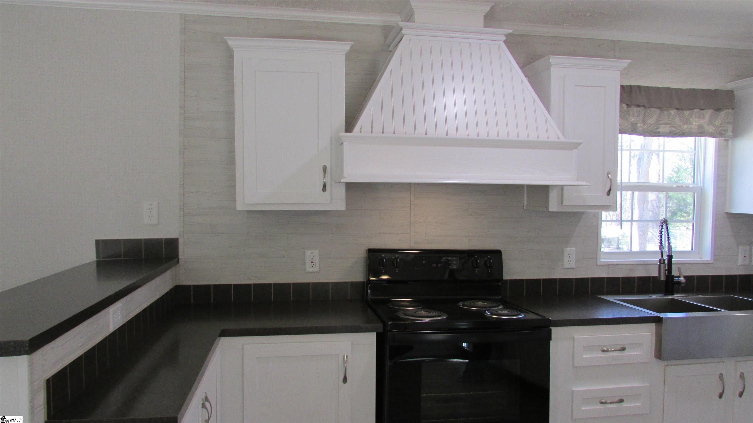 3236 State Rd S-30-309 Laurens, SC 29360 - Photo 1 of 20