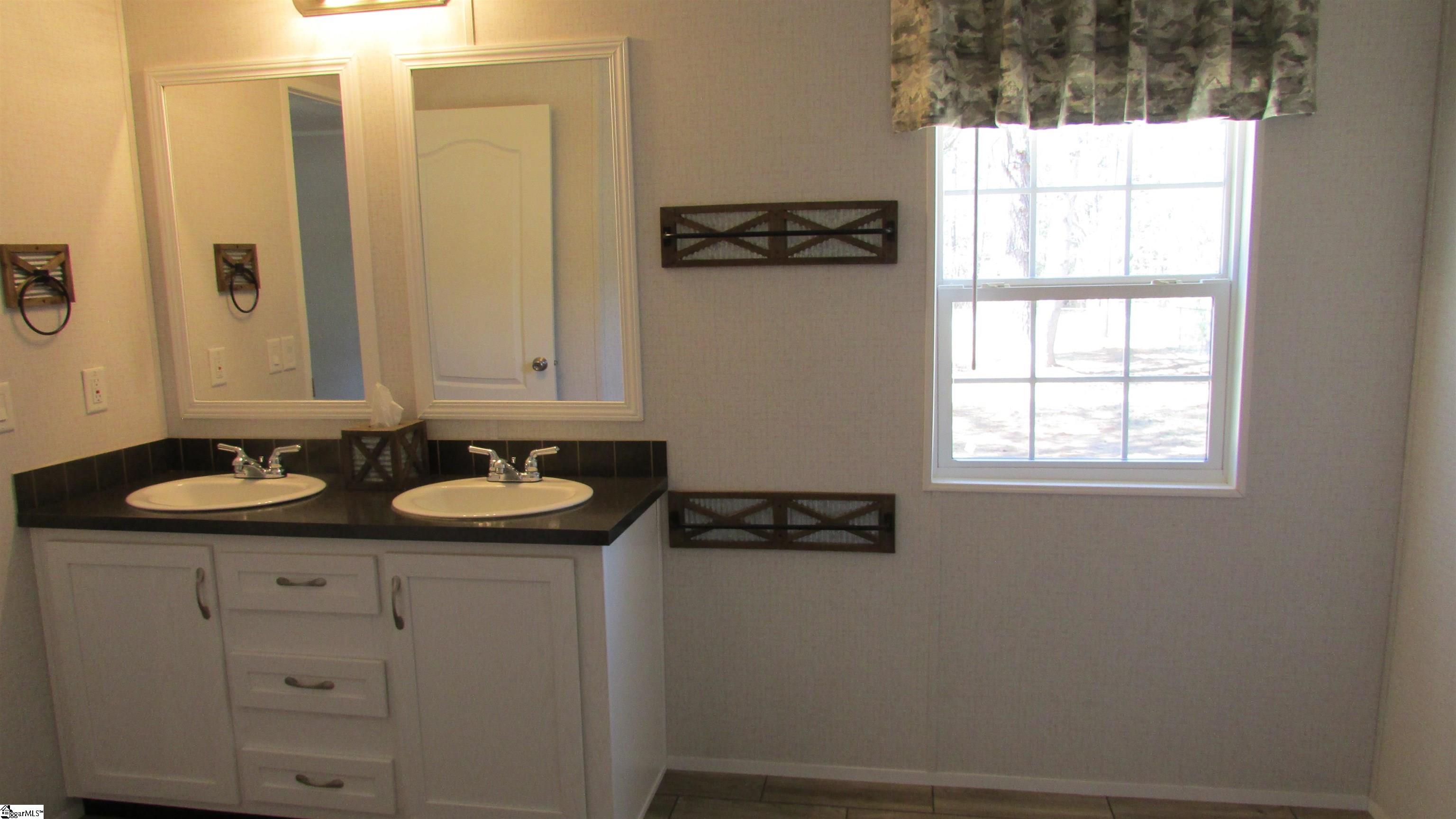 3236 State Rd S-30-309 Laurens, SC 29360 - Photo 3 of 20