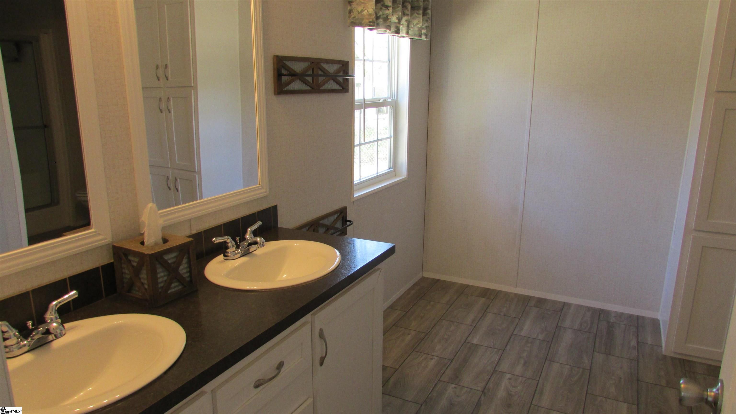 3236 State Rd S-30-309 Laurens, SC 29360 - Photo 4 of 20