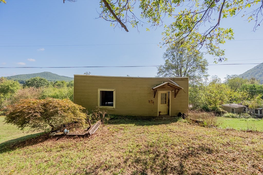 8696 Parrott River Road Parrott, VA 24134 - Photo 6 of 32 Gallery Image 6
