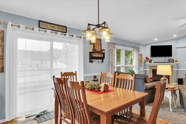 $300,000 | 510 Cedar Drive, St. Joseph, IL 61873