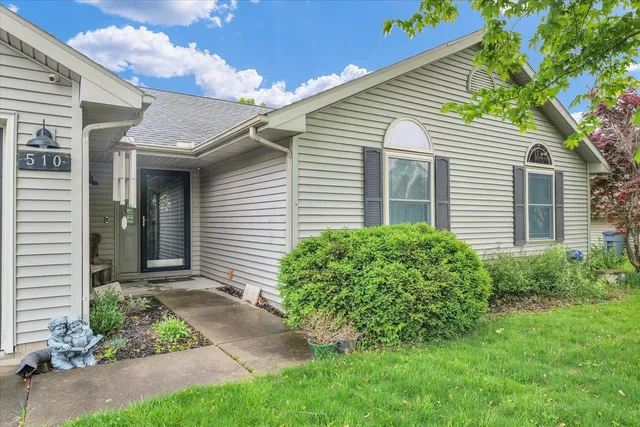$300,000 | 510 Cedar Drive, St. Joseph, IL 61873