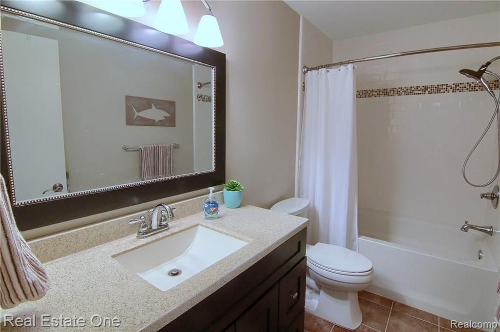 36225 Fredericksburg Road Farmington Hills, MI 48331 - Photo 25 of 30