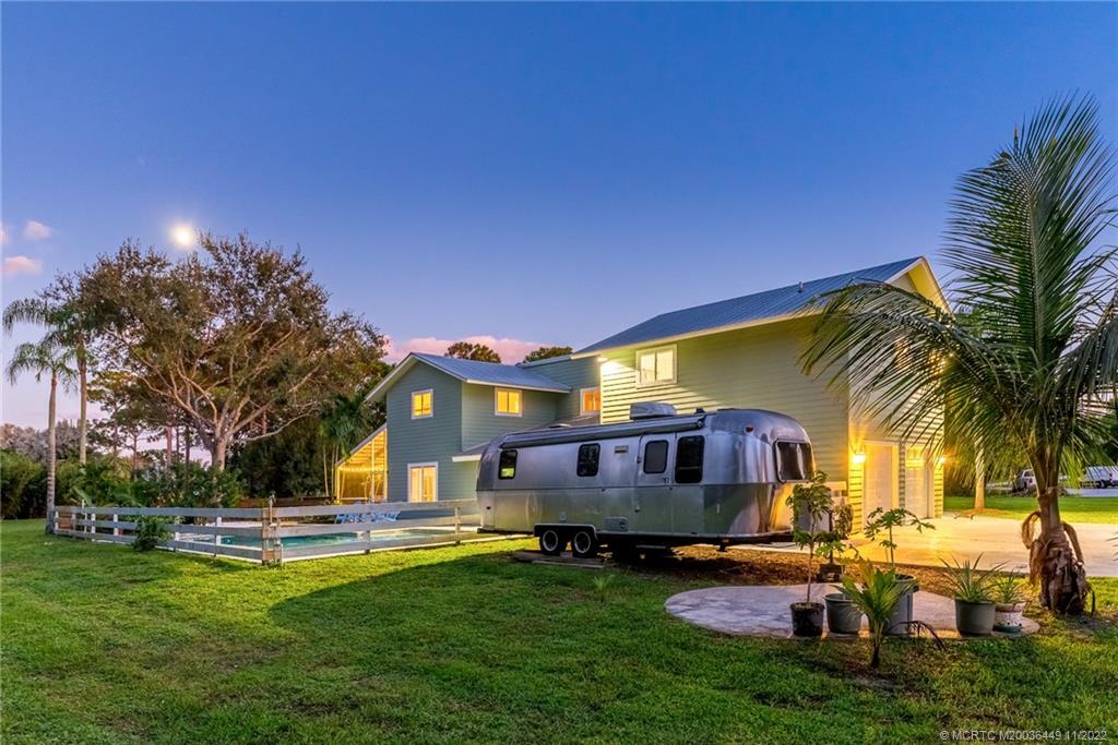 8721 Southwest Pitts Court Stuart, FL 34997 - Photo 11 of 50 Gallery Image 11
