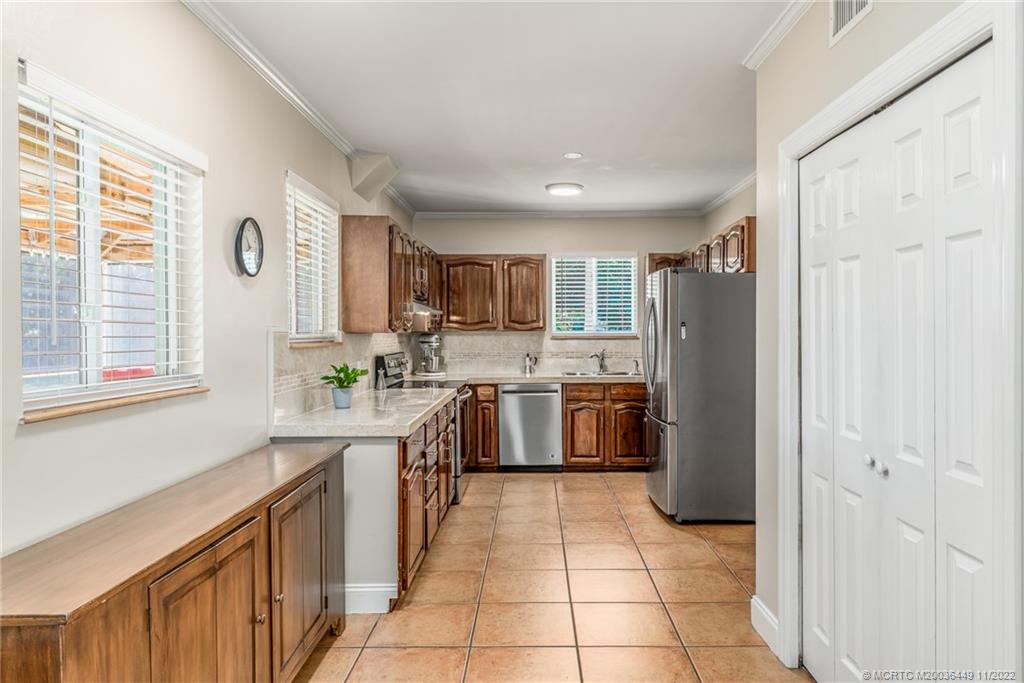 8721 Southwest Pitts Court Stuart, FL 34997 - Photo 19 of 50 Gallery Image 19
