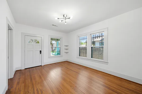 $2,850 | 1111 Winston Street, Houston, TX 77009