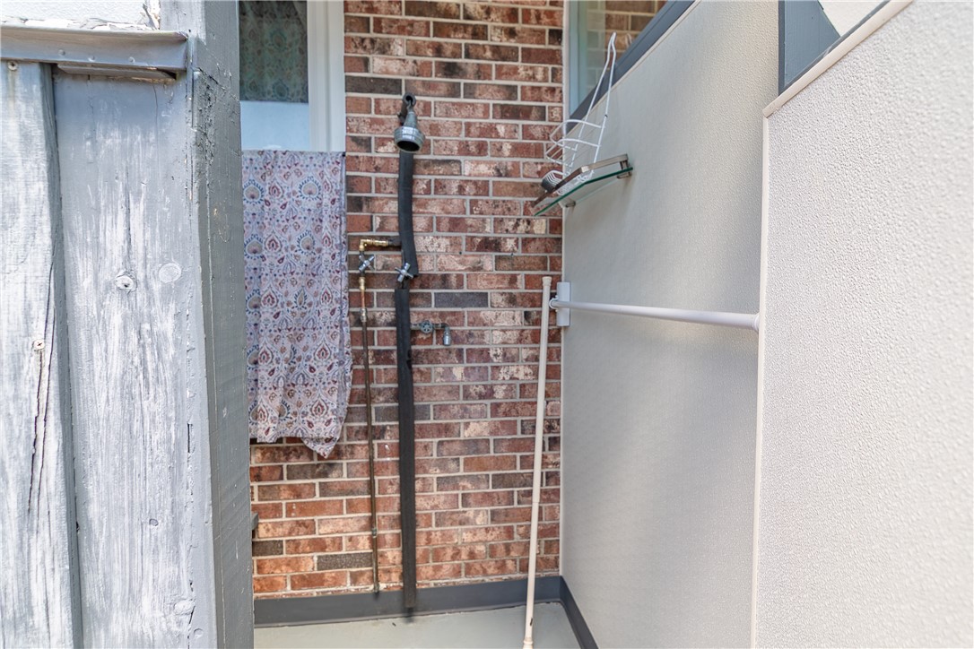311 Meeting Street Anderson, SC 29621 - Photo 8 of 46 Outside shower