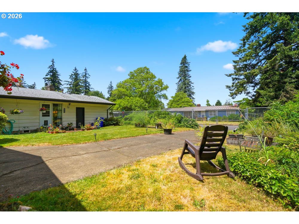 1014 Southeast 175th Place Portland, OR 97233 - Photo 25 of 31