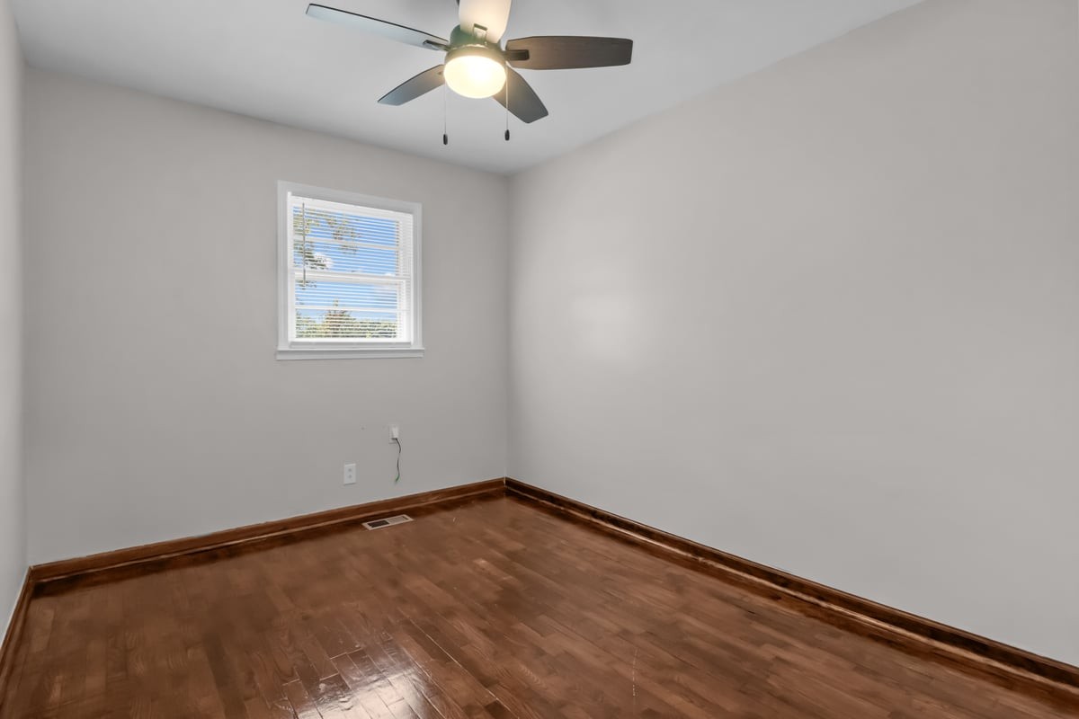 555 Old Stewart Road Tennessee Ridge, TN 37178 - Photo 7 of 10 Gallery Image 7