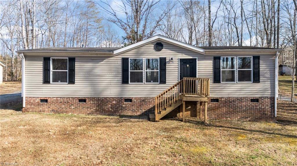 Front view of the home.