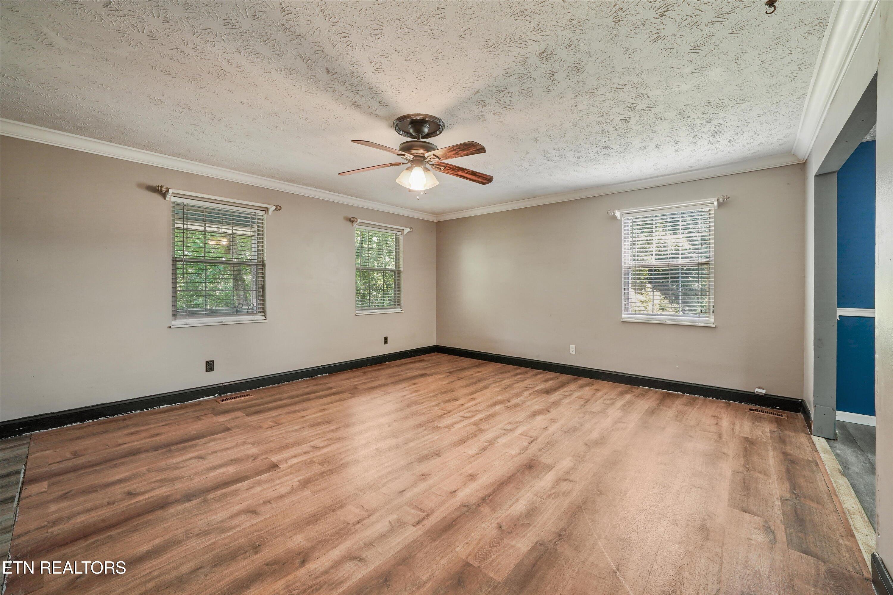 250 Ollis Road Oliver Springs, TN 37840 - Photo 11 of 47 Living Room