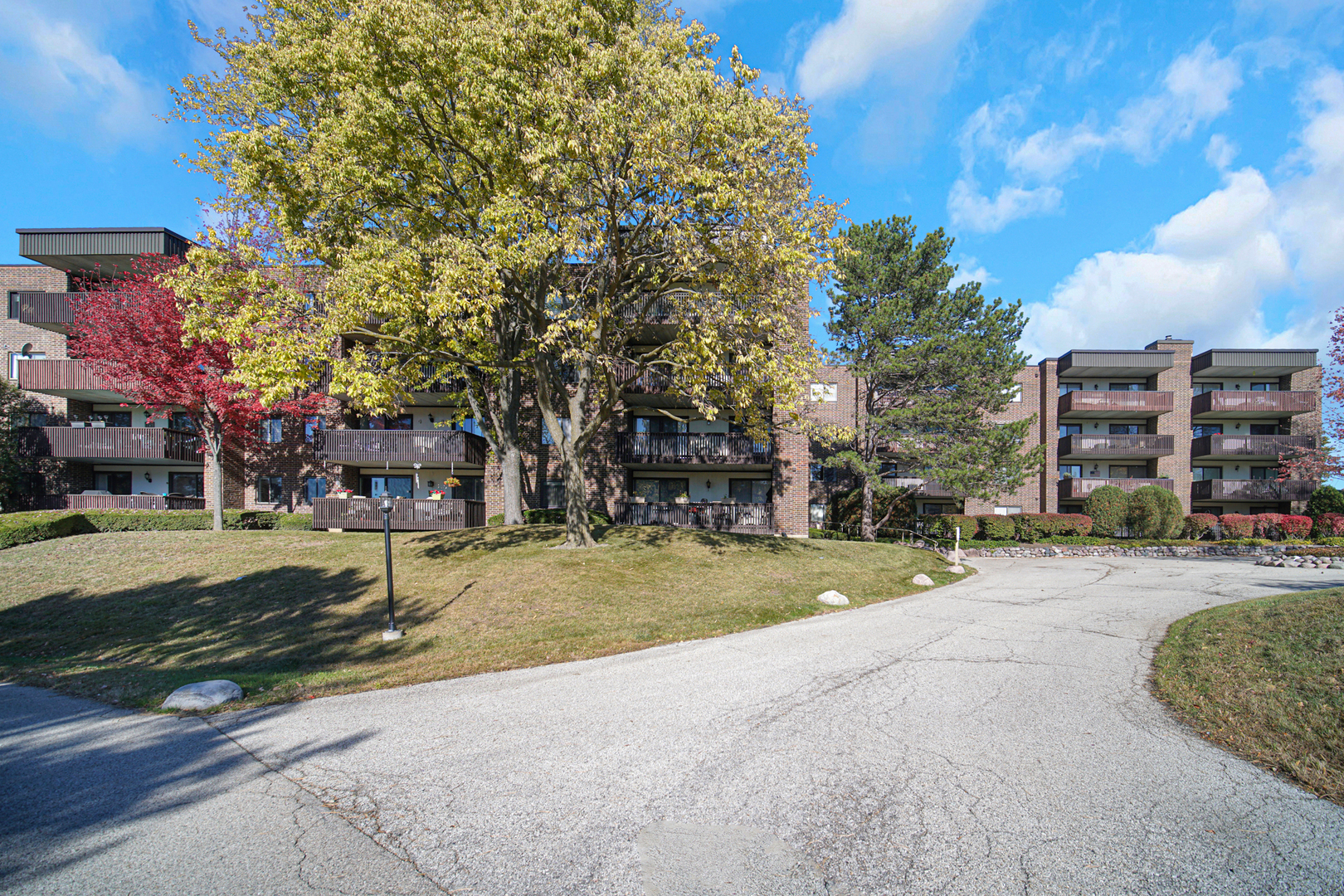 690 Chandler Road, Unit 302 Gurnee, IL 60031 - Photo 2 of 42 Gallery Image 2