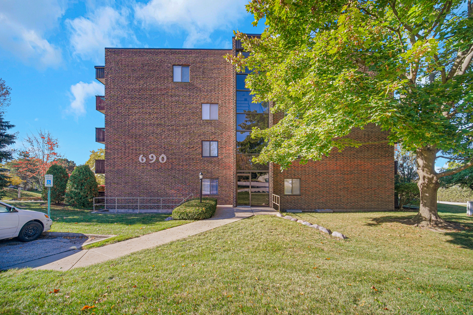 690 Chandler Road, Unit 302 Gurnee, IL 60031 - Photo 34 of 42 Gallery Image 34