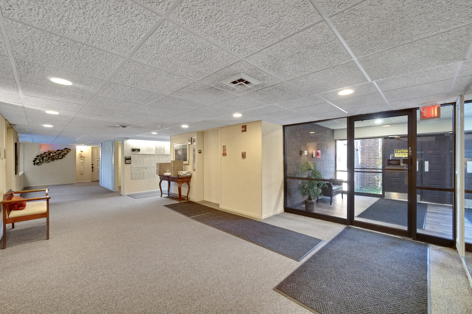 690 Chandler Road, Unit 302 Gurnee, IL 60031 - Photo 5 of 42 Gallery Image 5