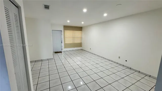 $385,000 | 2531 West 60th Place, Unit 10518, Hialeah, FL 33016