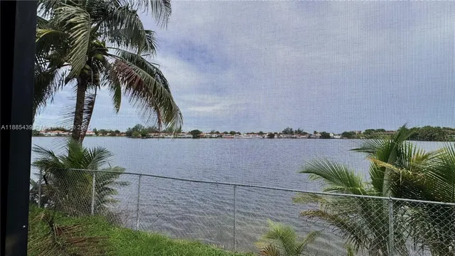 $385,000 | 2531 West 60th Place, Unit 10518, Hialeah, FL 33016