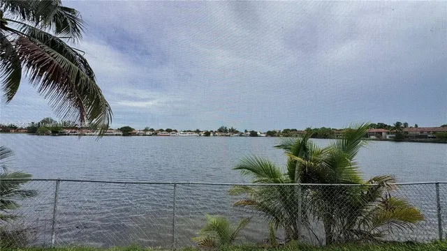 $385,000 | 2531 West 60th Place, Unit 10518, Hialeah, FL 33016