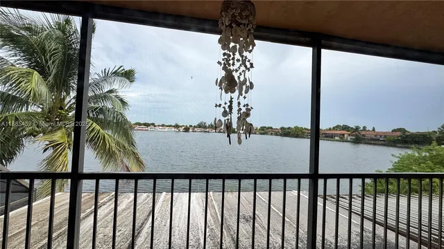 $385,000 | 2531 West 60th Place, Unit 10518, Hialeah, FL 33016