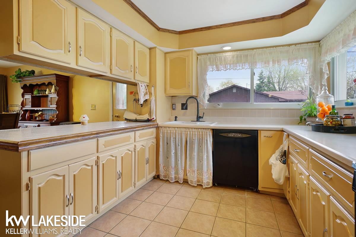 2279 Maplecrest Road Sterling Heights, MI 48310 - Photo 5 of 29 31317840-4.JPG
