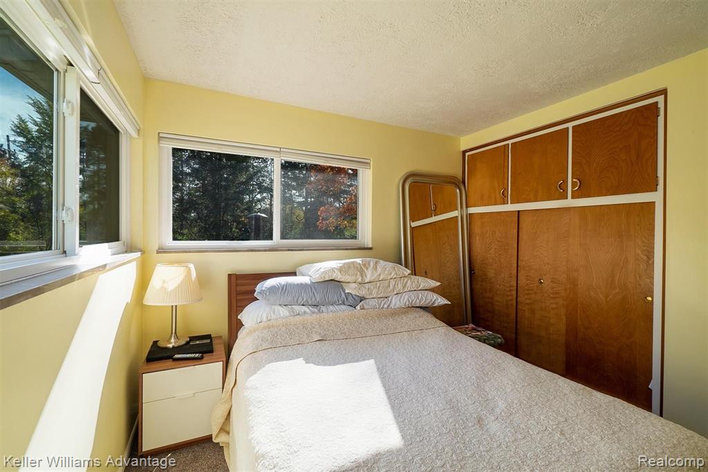 2360 West Square Lake Road Troy, MI 48098 - Photo 24 of 45