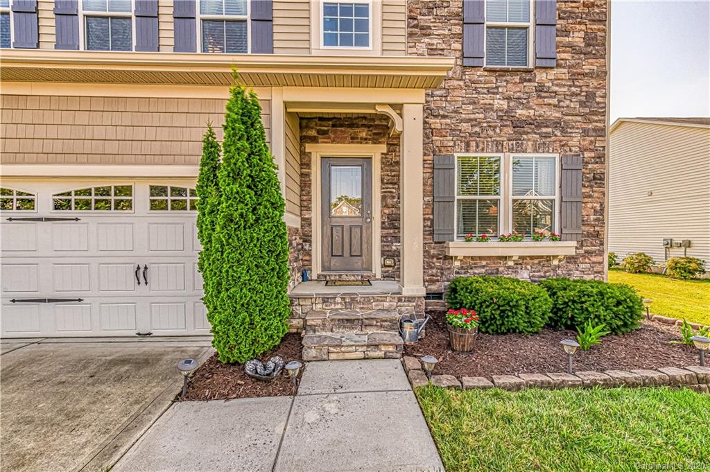 640 Alsace Lane Fort Mill, SC 29708 - Photo 2 of 36 a front view of a house