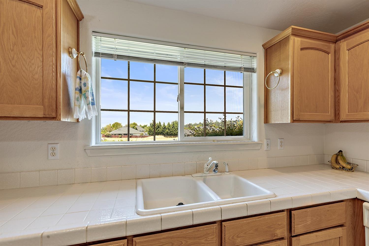 4705 Hillcrest Road Medford, OR 97504 - Photo 11 of 30 Additional Photo