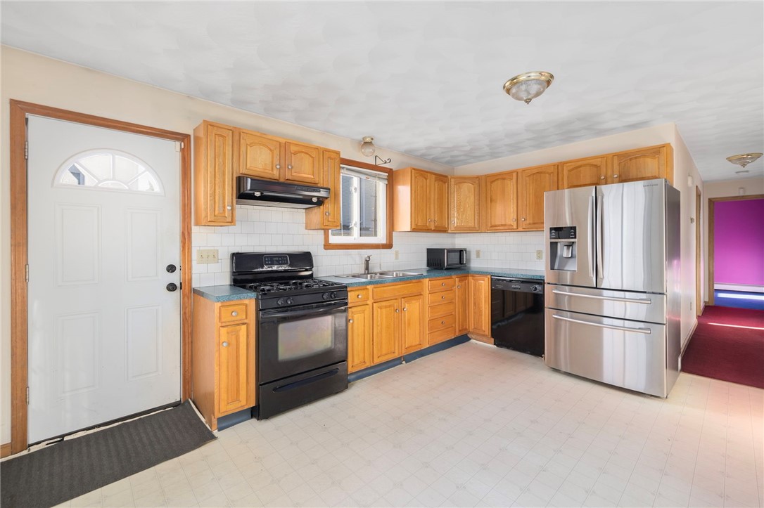 76 Moorefield Street Providence, RI 02909 - Photo 4 of 41