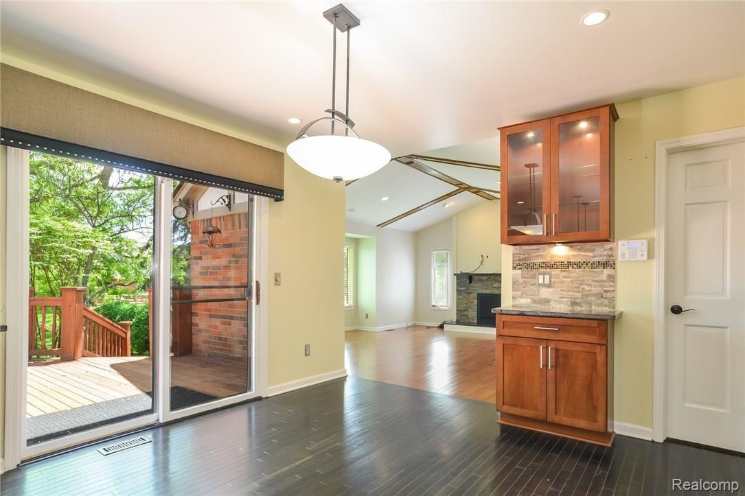 580 Sunlight Drive Rochester, MI 48309 - Photo 8 of 43 012-Dining_Room-4271241-medium.jpg