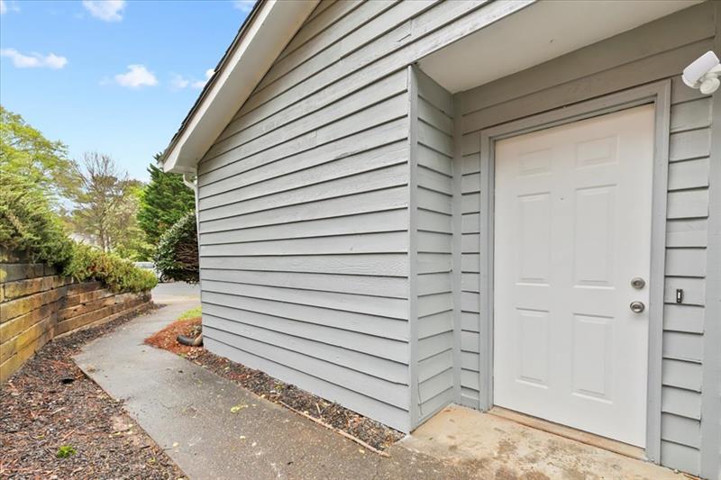 1714 Wynndowne Trail Smyrna, GA 30080 - Photo 2 of 18